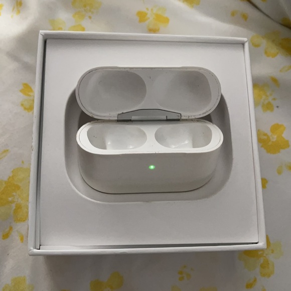 AirPod Pro Case/Charger - Picture 3 of 4